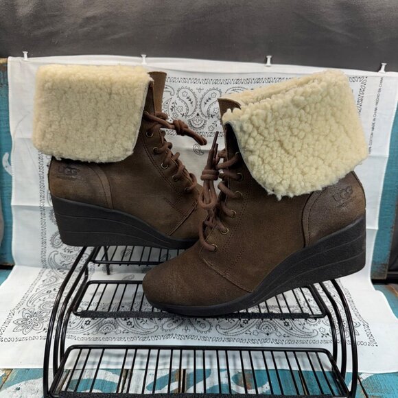 Ugg Zea Wedge Boots Waterproof Chocolate Suede/Shearling Chocolate Womans Sz 9 - Picture 1 of 9